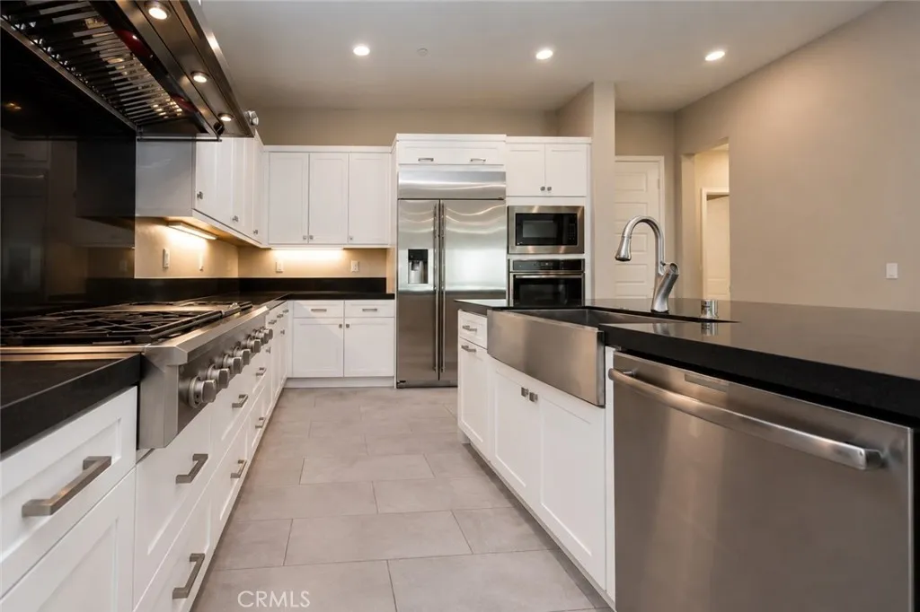 Huge Kitchen Huge Kitchen