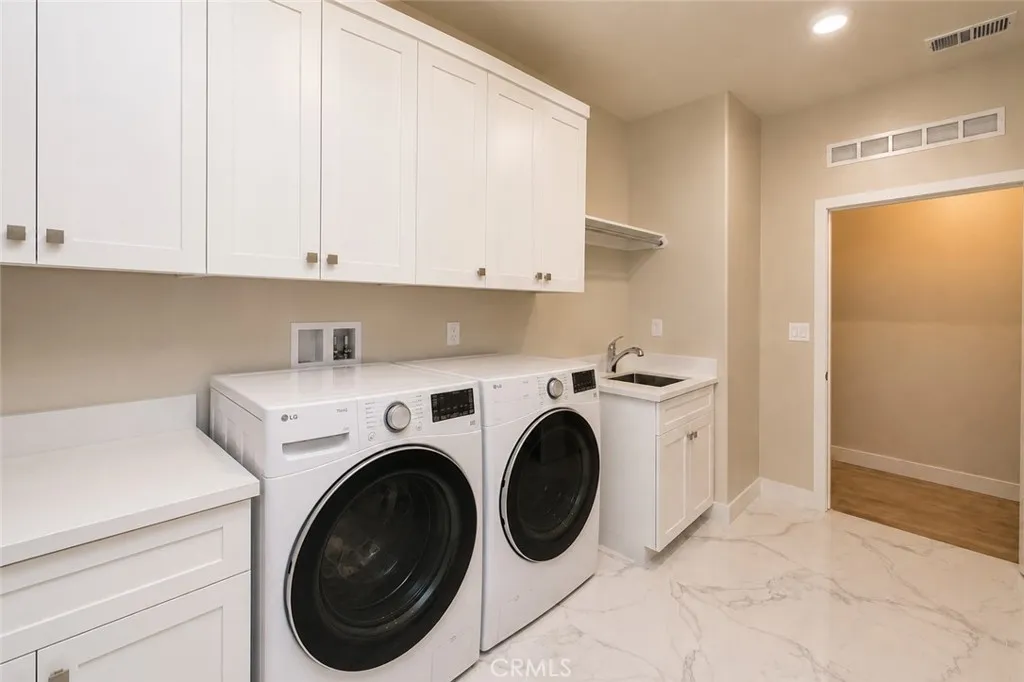 Not these exact washer/ dryer - different ones will be provided by owner. Not these exact washer/ dryer - different ones will be provided by owner.