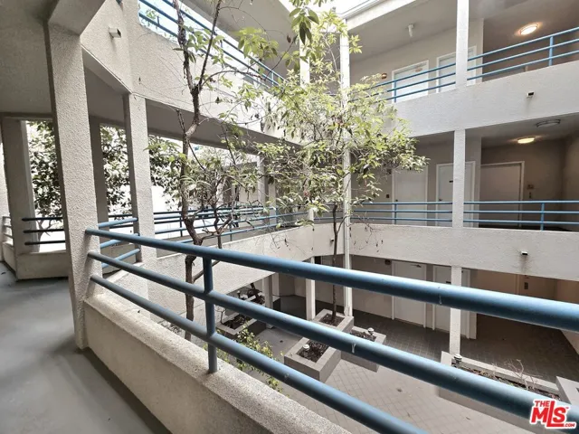 14415 Benefit Street 202, Los Angeles, California 91423 — photo 5