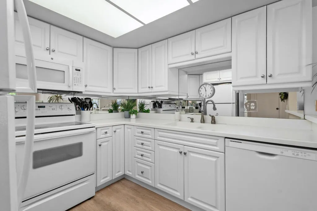 2433 Los Patos - Kitchen