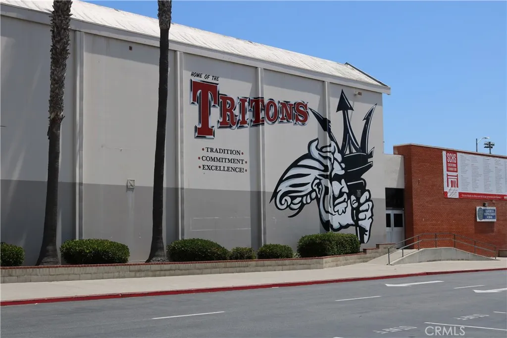 San Clemente High School is located about a mile away from Vilamoura