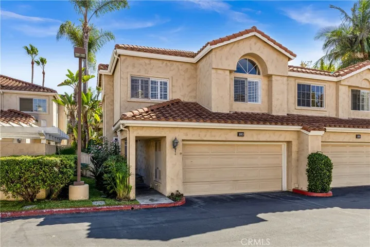 1003 Via Presa is an end unit two bedroom plus loft condo with approximately 1,547 sqft.