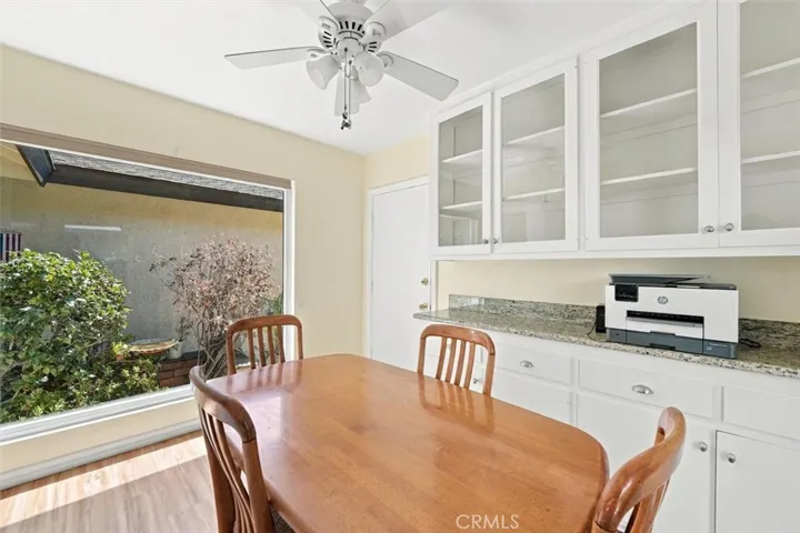 Kitchen eating area