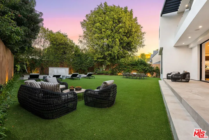 12119 Travis Street, Los Angeles, California 90049 — photo 5