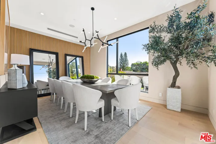 12119 Travis Street, Los Angeles, California 90049 — photo 4