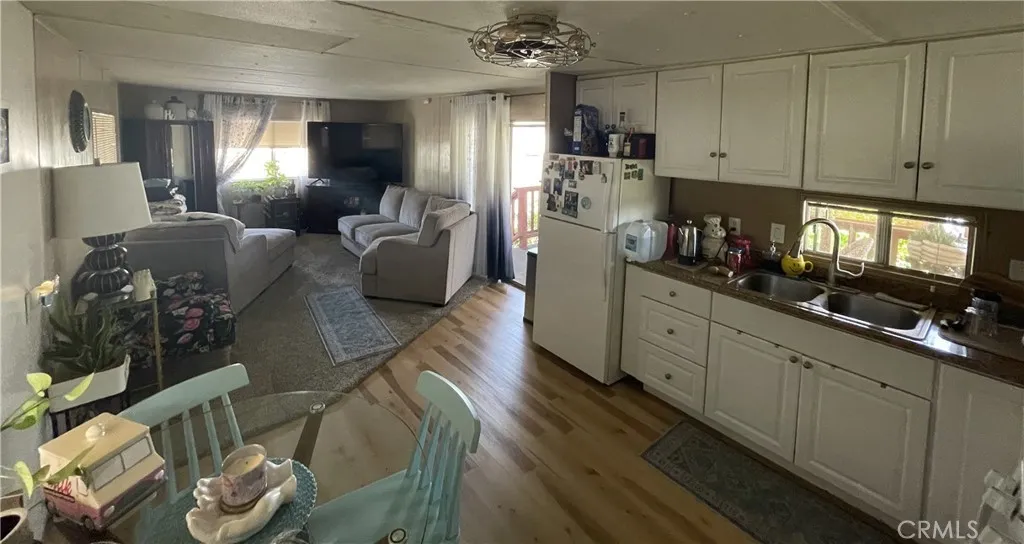 Living Room/Kitchen Living Room/Kitchen