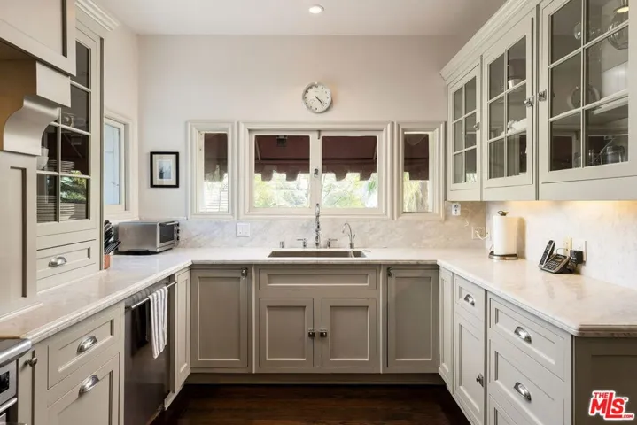 7887 Hillside Avenue, Los Angeles, California 90046 — photo 4