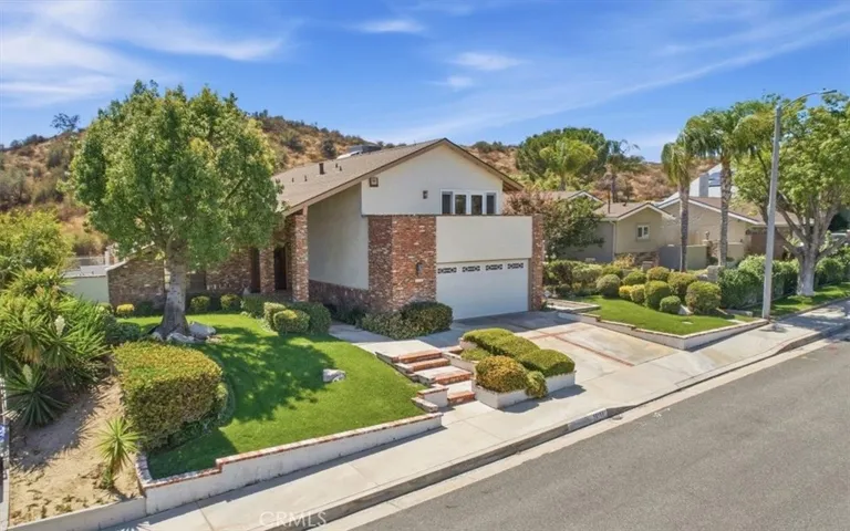 23134 La Granja, Valencia, California 91354 — photo 5