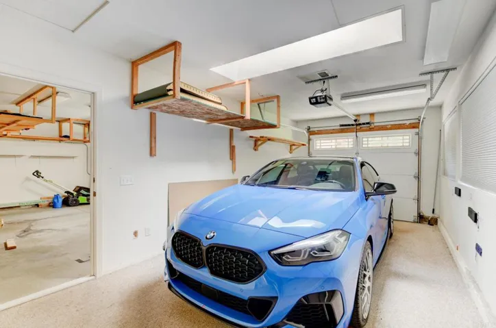 Single garage-art studio