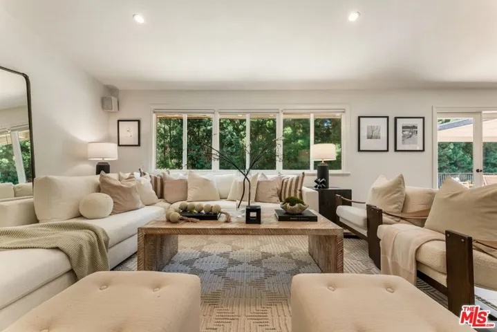 4725 Vanalden Avenue, Los Angeles, California 91356 — photo 4