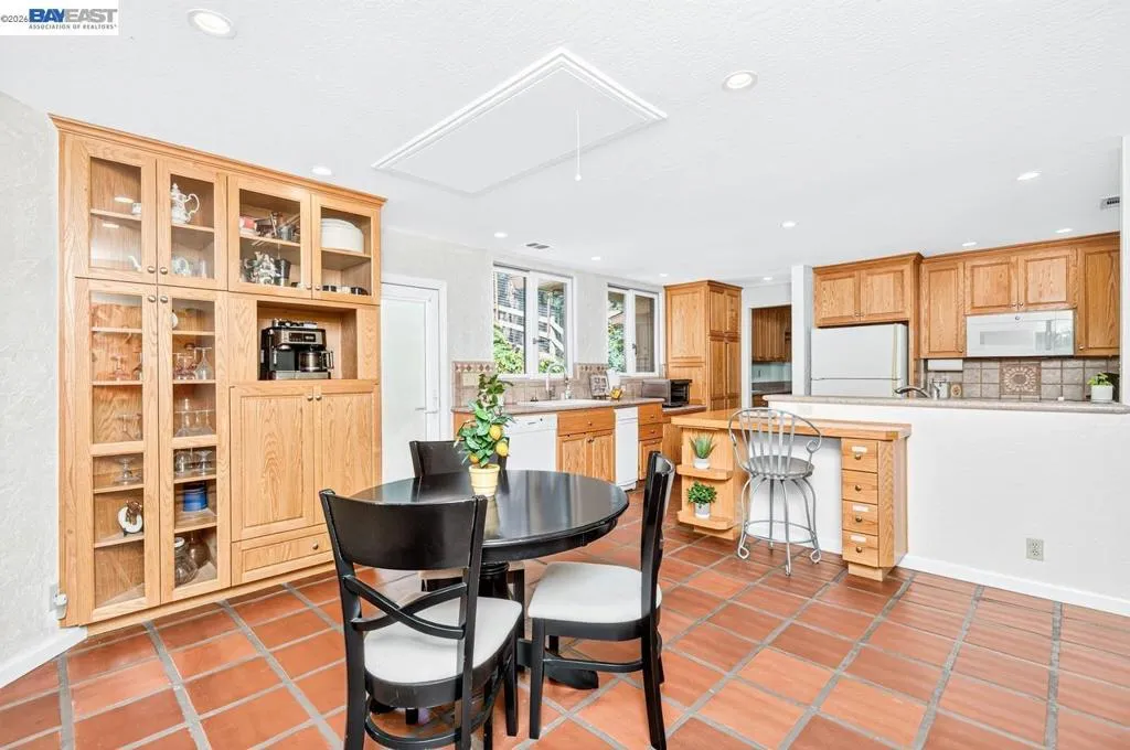 Eat in Kitchen Eat in Kitchen