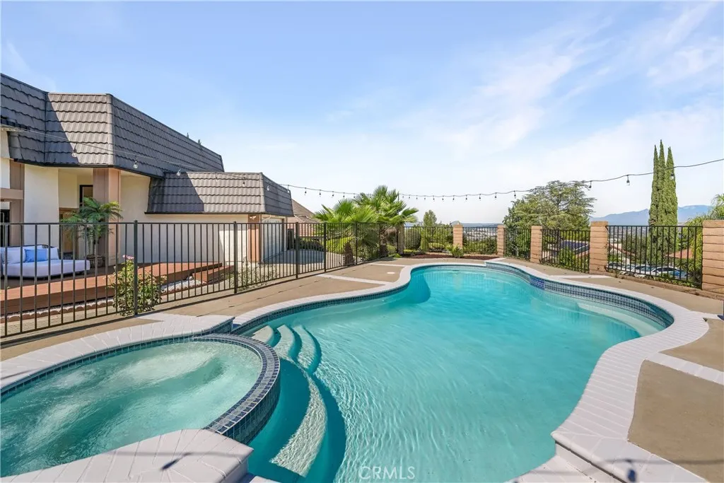 Pool View 5 Pool View 5