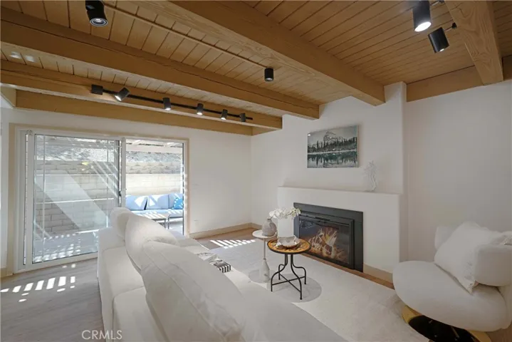 Family Room 4