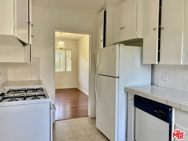 5456 Village Green, Los Angeles, California 90016 — photo 5