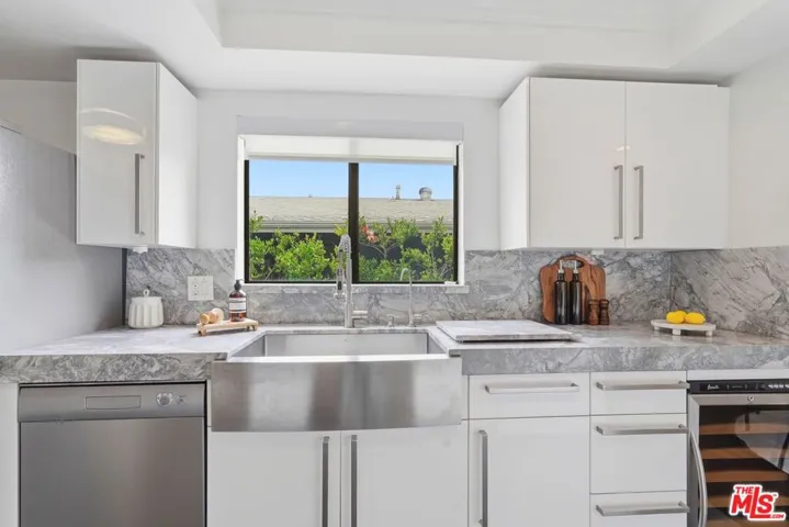 1613 Manning Avenue A, Los Angeles, California 90024 — photo 4