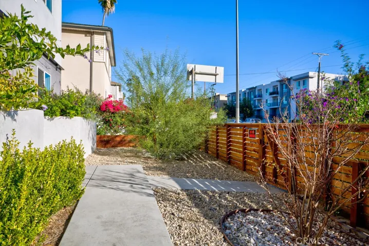 11639 Burbank 1/2, North Hollywood, California 91601 — photo 5