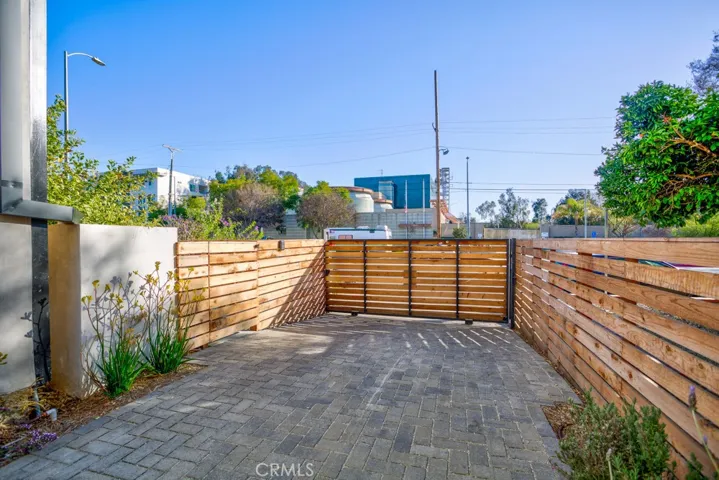 11639 Burbank 1/2, North Hollywood, California 91601 — photo 4