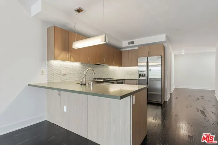 12837 Moorpark Street 313, Studio City, California 91604 — photo 5
