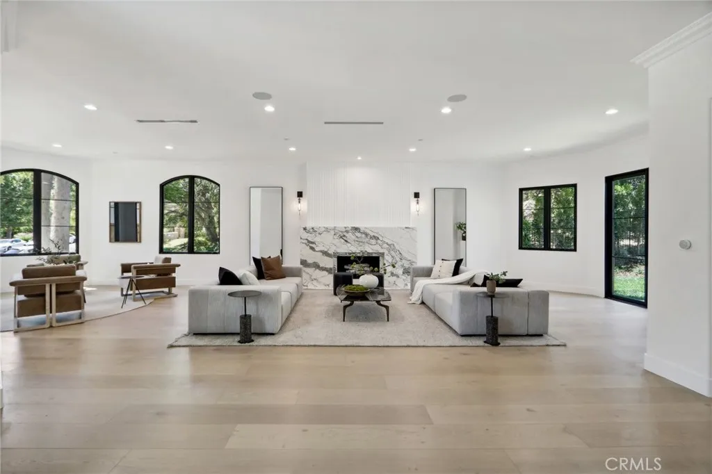 gallery-image 4