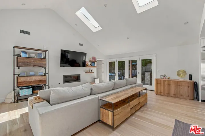 5879 S Le Doux Road, Los Angeles, California 90056 — photo 5