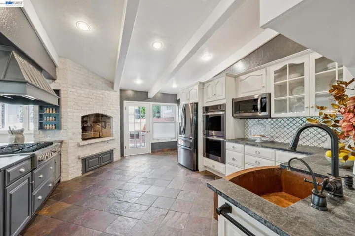 6427 Ascot Dr, Oakland, California 94611 — photo 5