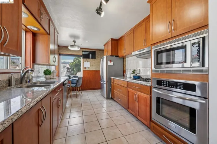 5709 Walnut Street, Oakland, California 94605 — photo 5