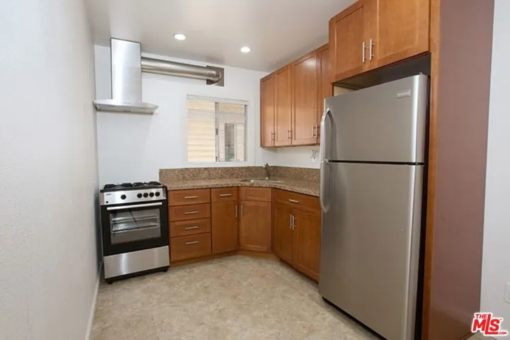 40 Rose Avenue 2, Venice, California 90291 — photo 5