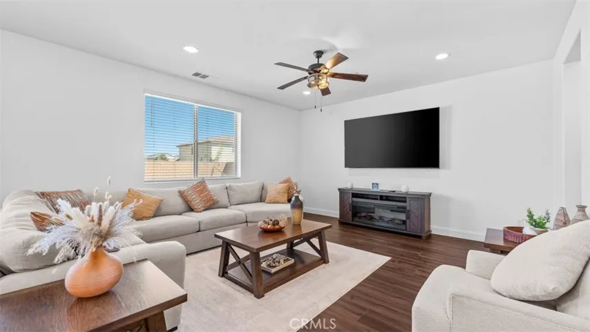 15137 Corlita, Victorville, California 92394 — photo 4