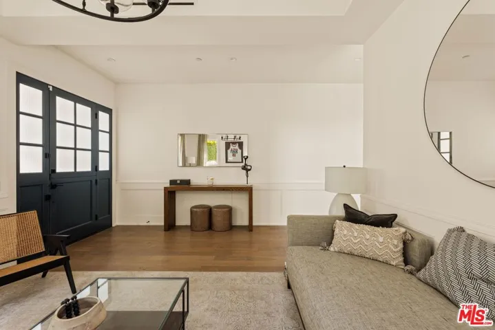 4538 Camellia Avenue, Los Angeles, California 91602 — photo 4