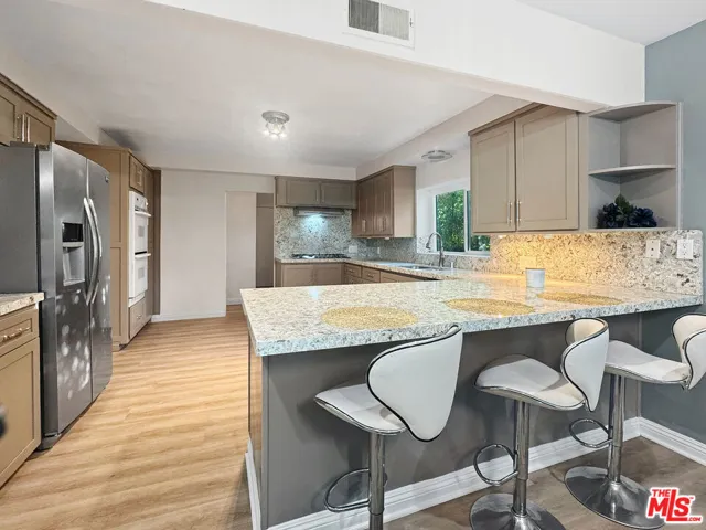 15701 Royal Ridge Road, Los Angeles, California 91403 — photo 4