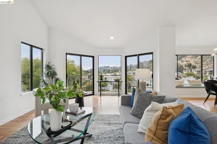557 Hiller Dr, Oakland, California 94618 — photo 5