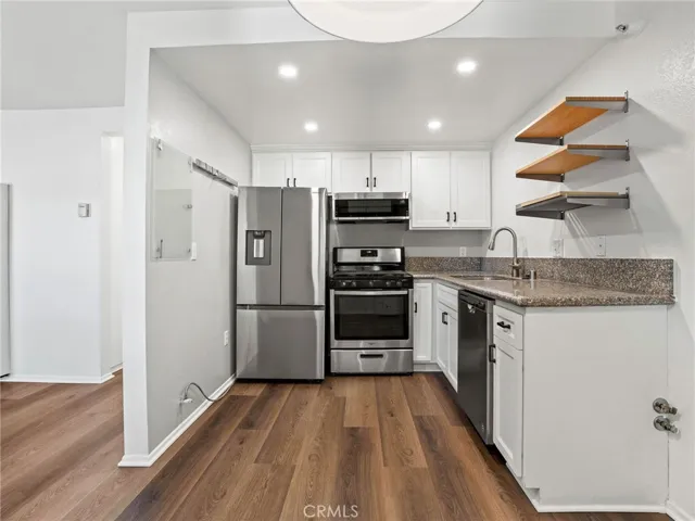 14405 Cerise Avenue 29, Hawthorne, California 90250 — photo 4