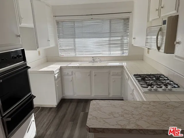 18600 Burbank Boulevard 202, Los Angeles, California 91356 — photo 5