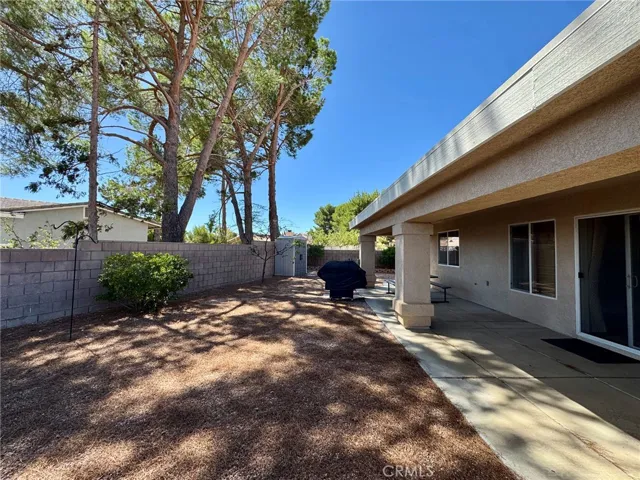 18015 Wildwood Drive, Victorville, California 92395 — photo 4