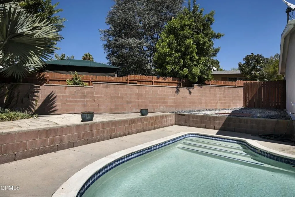 2534 Mary St Montrose 91020 21