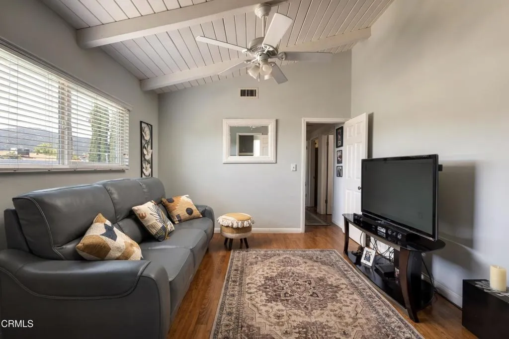 2534 Mary St Montrose 91020 11