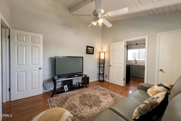 2534 Mary St Montrose 91020 10