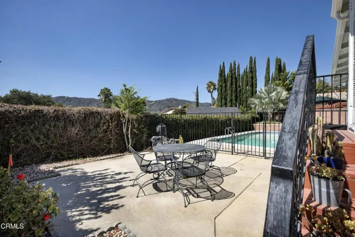2534 Mary St Montrose 91020 19