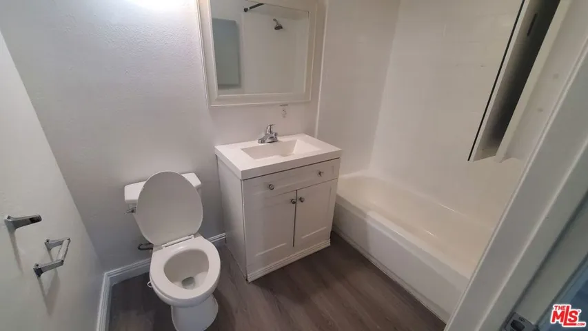 982 S New Hampshire Avenue 101, Los Angeles, California 90006 — photo 4