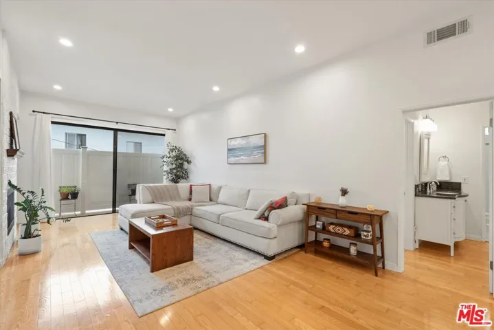 11947 Dorothy Street 203, Los Angeles, California 90049 — photo 5