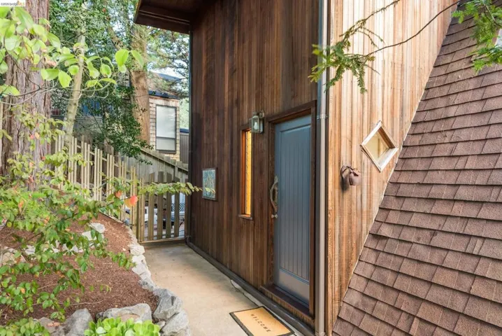 6760 Moore Dr, Oakland, California 94611 — photo 5