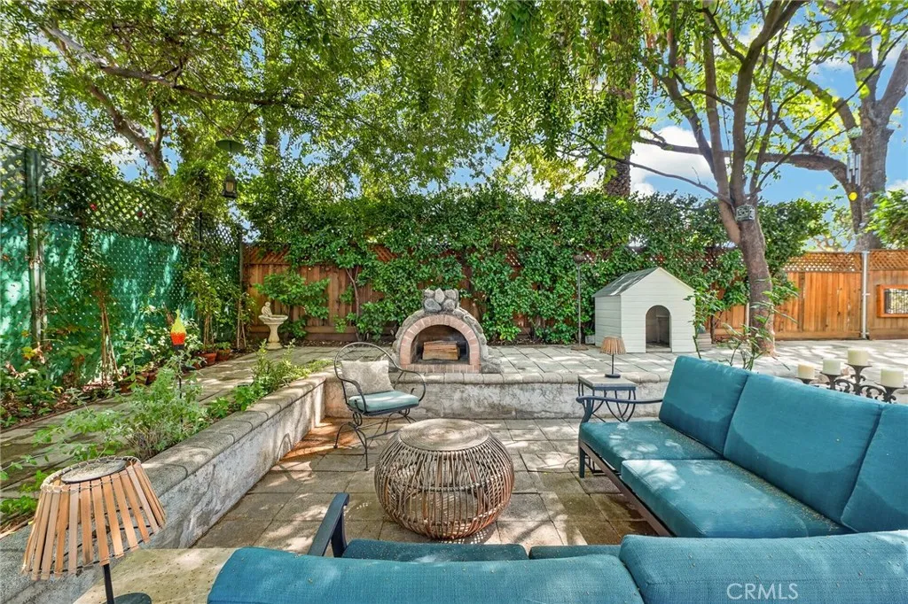 Pizza Oven and Airconditioned Doghouse