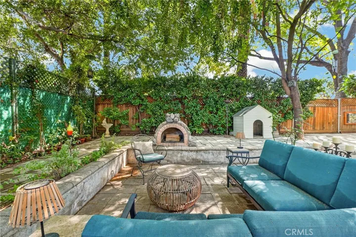 Pizza Oven and Airconditioned Doghouse
