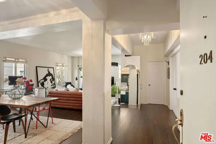 109 N Sycamore Avenue 204, Los Angeles, California 90036 — photo 5