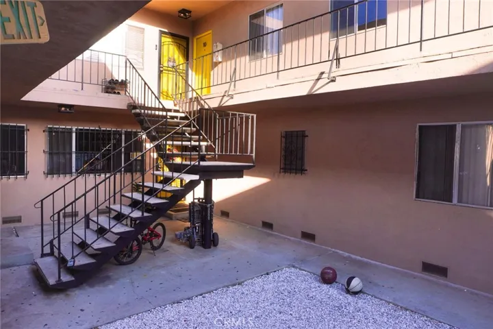 1st Floor Entry