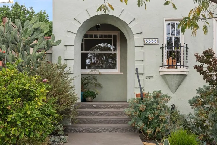 5366 Walnut, Oakland, California 94619-3234 — photo 5