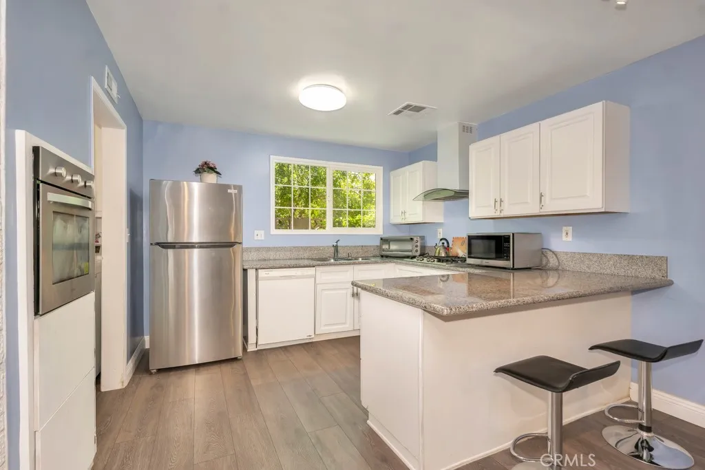 Kitchen with Granite Counters & Breakfast Bar Kitchen with Granite Counters & Breakfast Bar