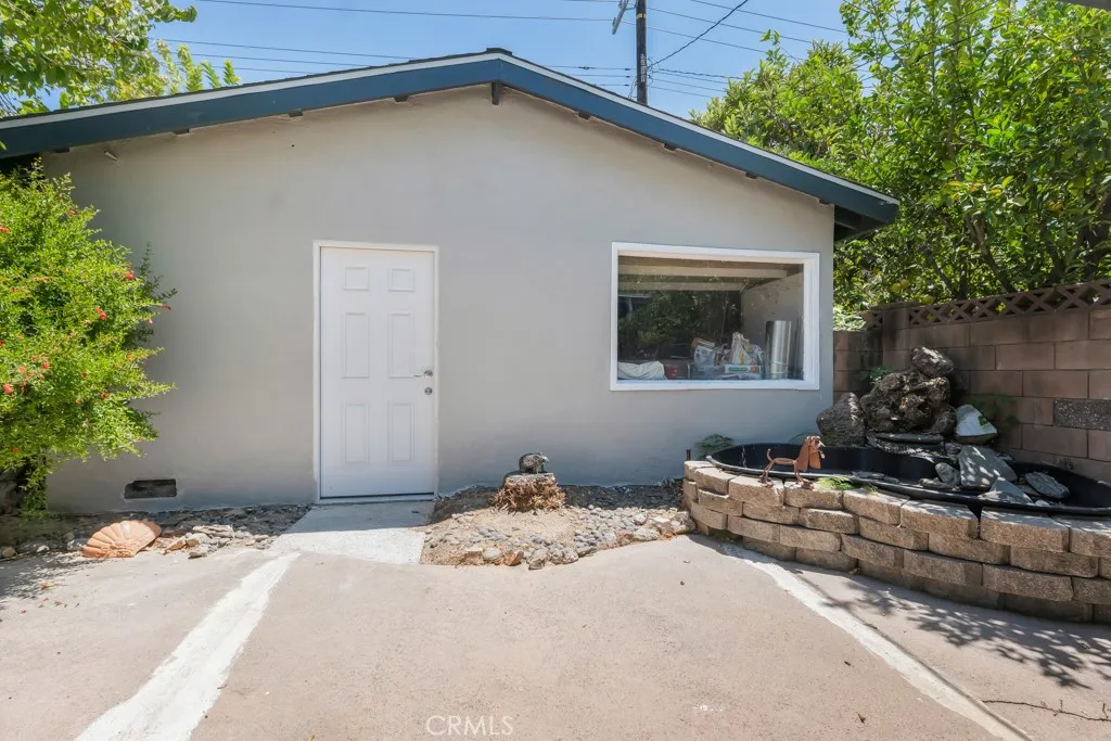 Detached 2 Car Garage - Offers an additional ADU Potential Detached 2 Car Garage - Offers an additional ADU Potential