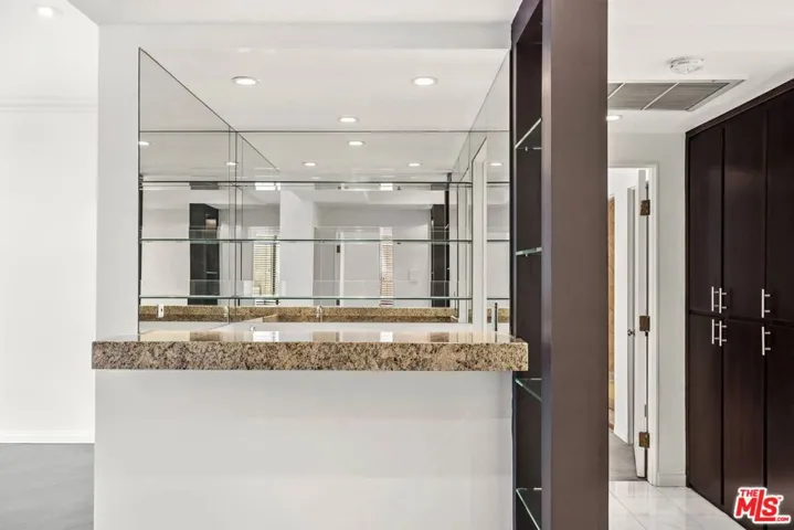 1210 N Kings Road 104, West Hollywood, California 90069 — photo 4