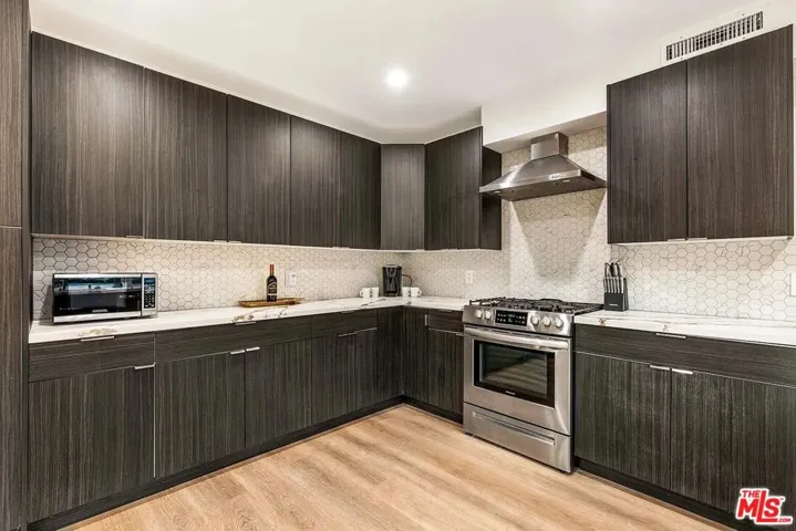 1400 N Orange Drive, Los Angeles, California 90028 — photo 4